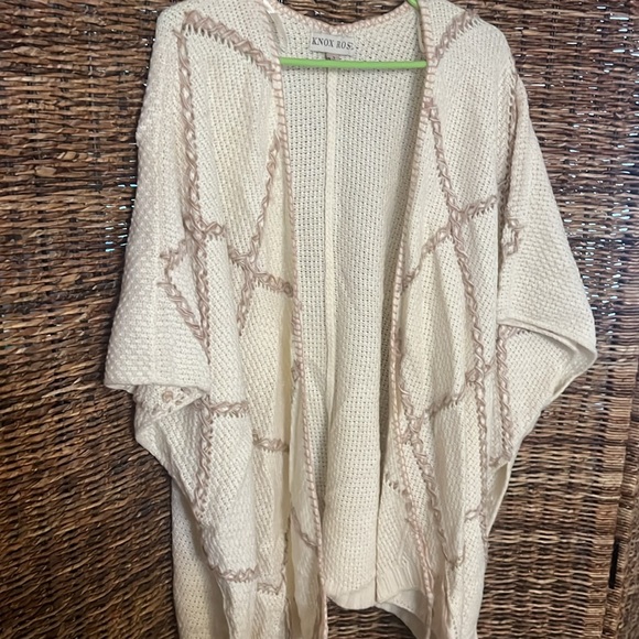 Cream and Mauve stitch sweater poncho - Picture 4 of 6